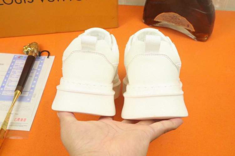 Picture of Louis Vuitton Shoes _SKULVsz38-43mnf102217286